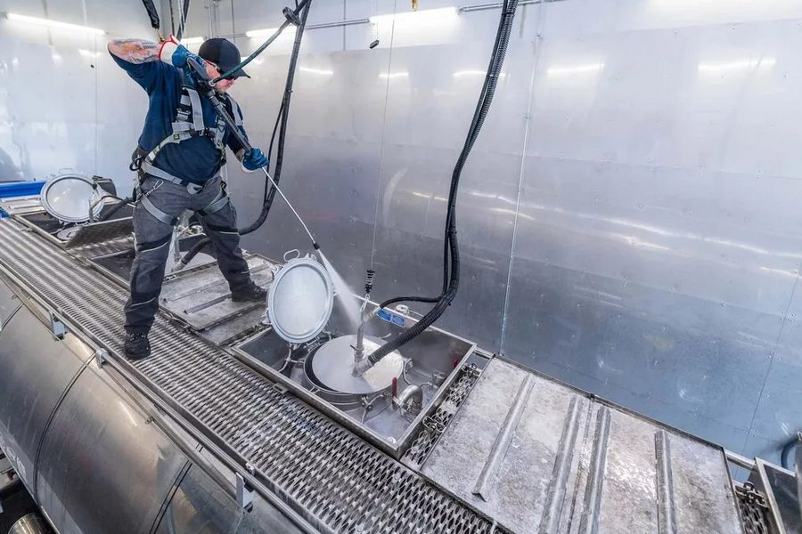 What Are the Different Types of Water Tank Cleaning Services?